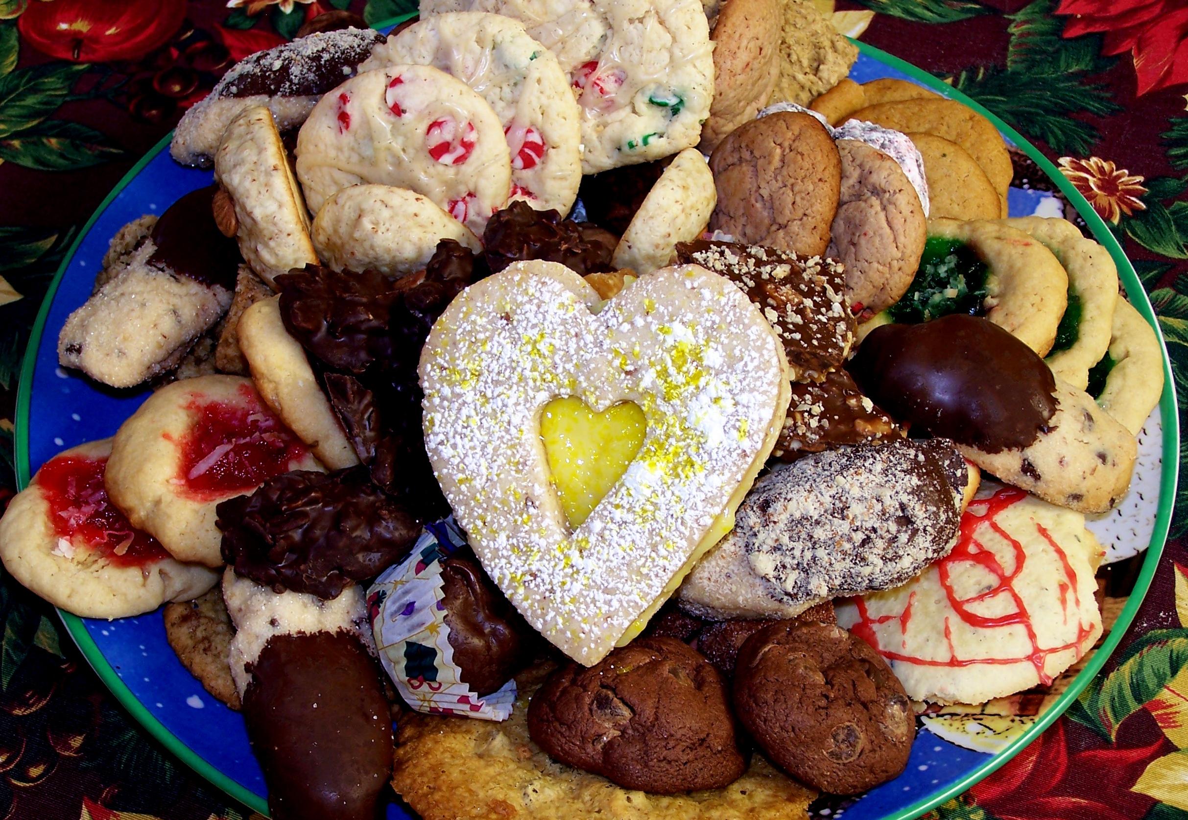  A close-up of fresh zesty lemon curd filling in the cookies.