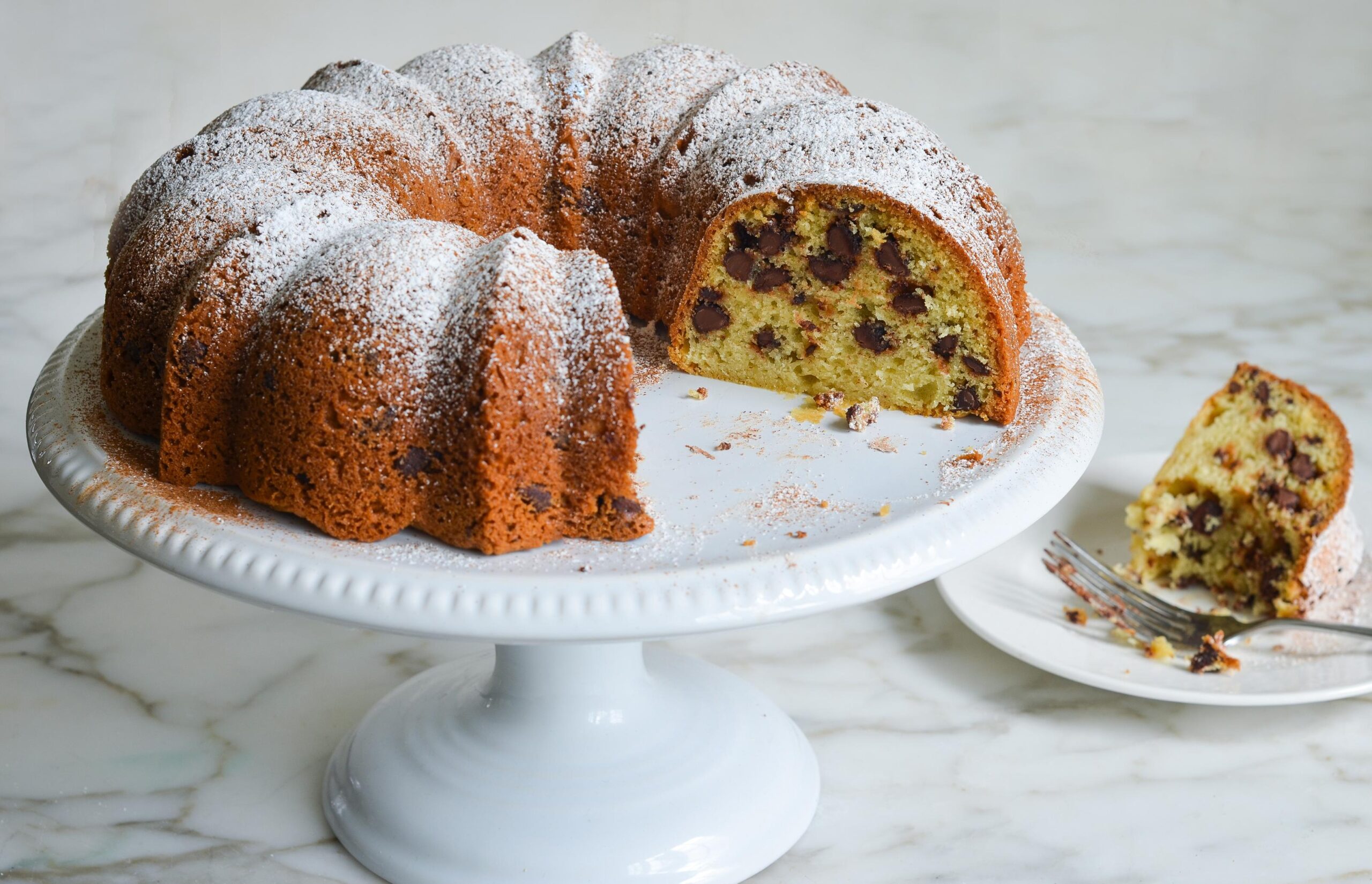  A mouthwatering view of this Bundt Cake’s gooey chocolate chips
