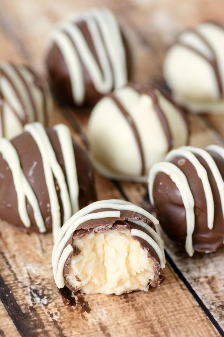  A piping bag filled with melted chocolate makes for easy and precise drizzling
