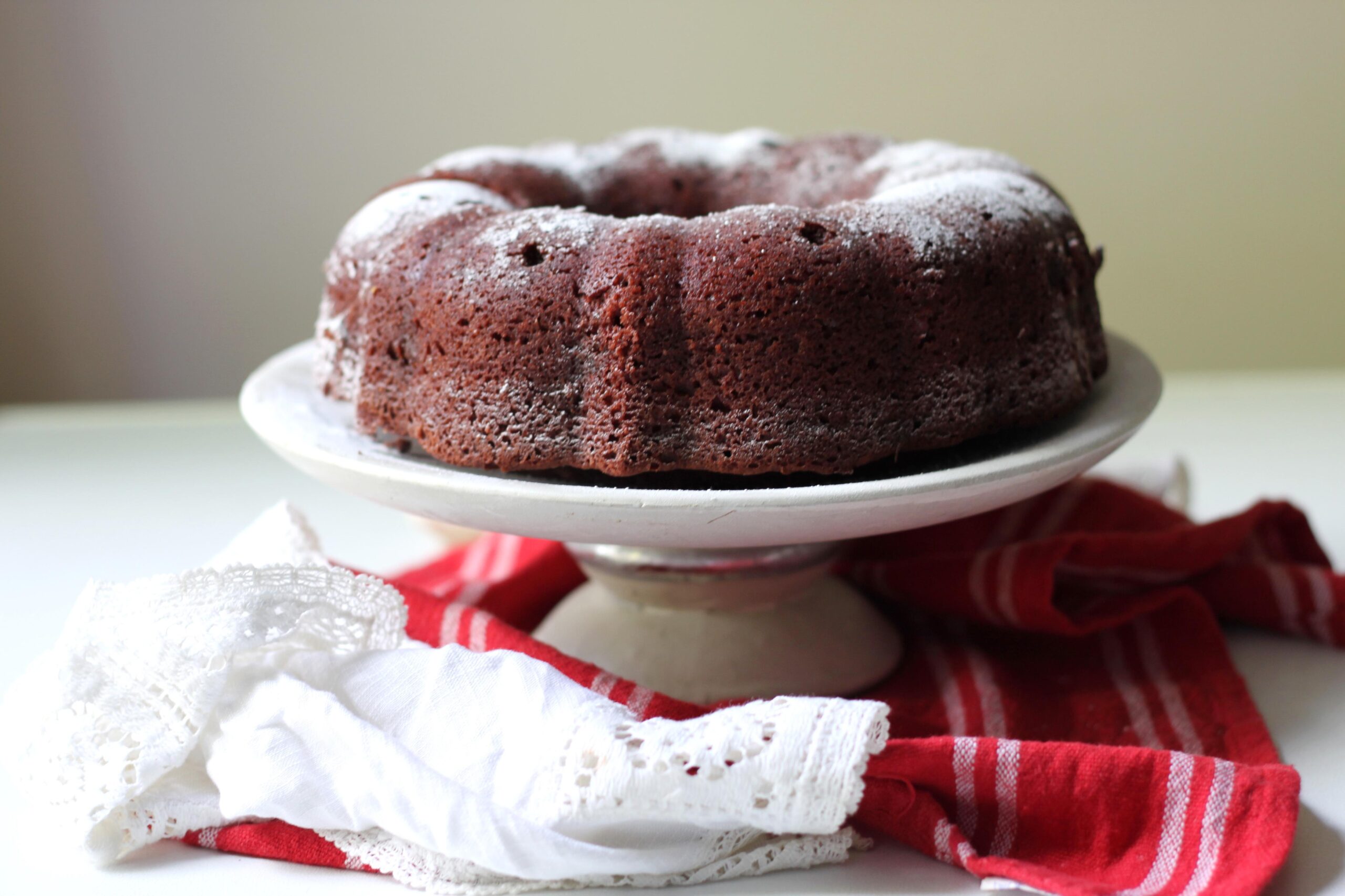  A slice of heaven in every bite, this Red Velvet Pecan Praline Pound Cake is pure decadence!