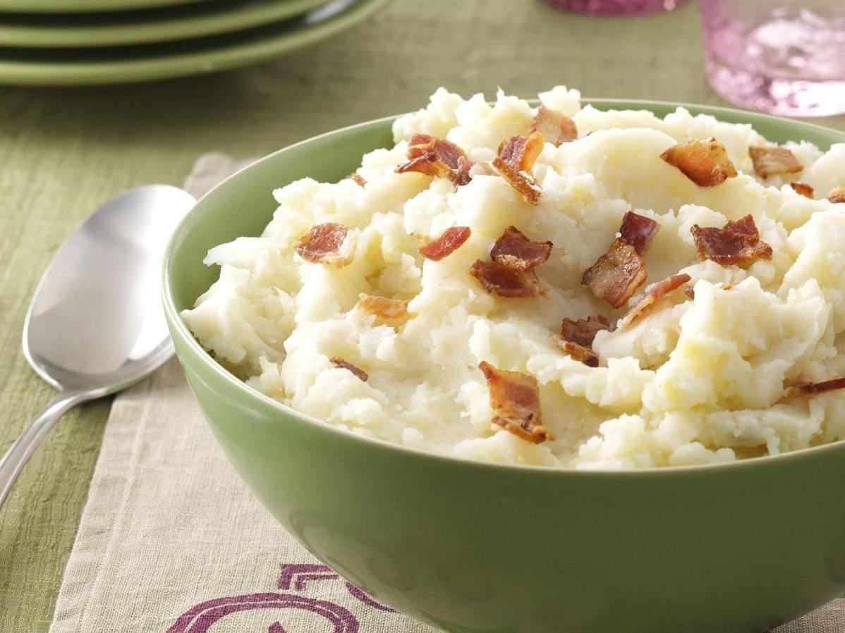  A warm and creamy mash blended with apples and potatoes, perfect for fall evenings.