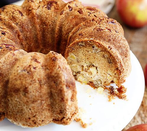 Delicious Apple Nut Pound Cake Recipe for Fall