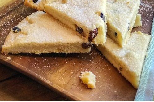  Beautifully speckled with currants, these cookies will melt in your mouth