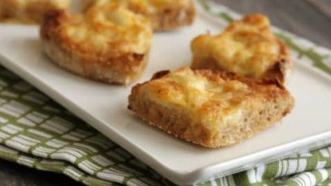  Bite into cheesy crabmeat perfection!
