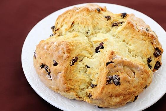  Can you see those juicy raisins peeking out of the bread? Delicious!