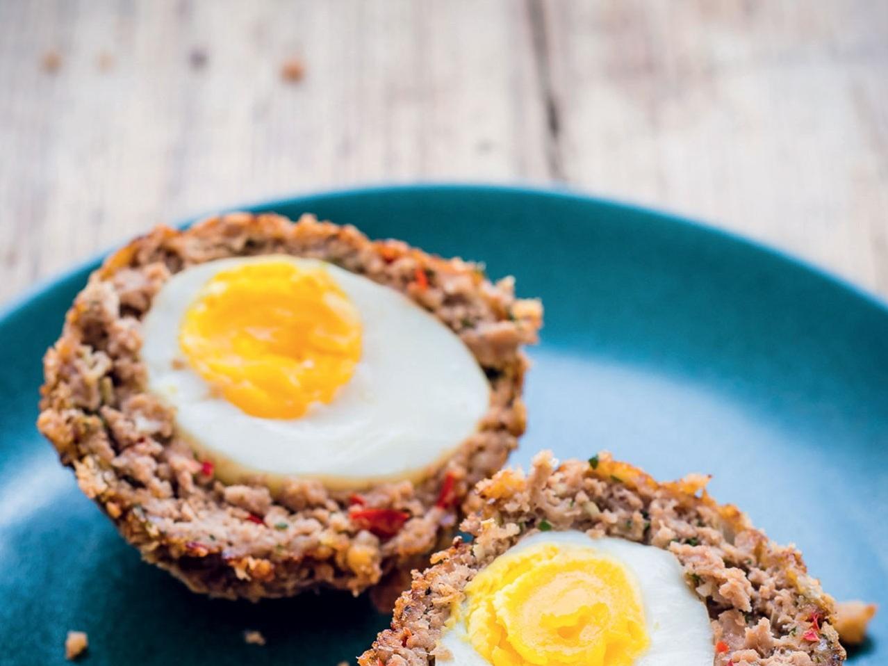  Crispy coating, creamy yolk, and spicy sausage – Spiced Scotch Eggs have got it all!