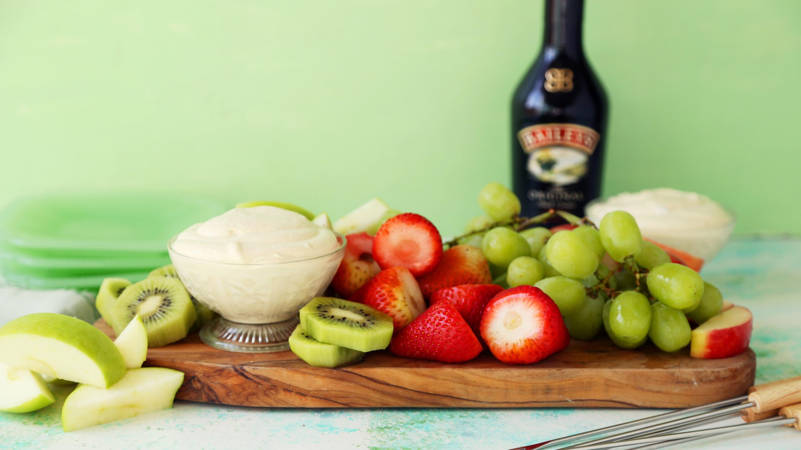  Dip into creamy bliss with this Bailey's Irish Cream Fruit Dip!
