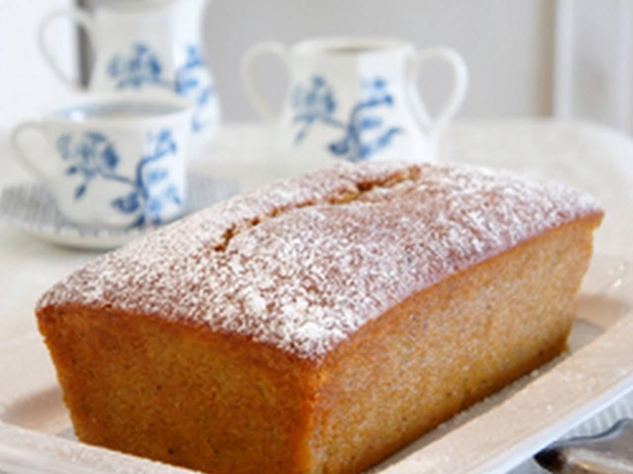  Freshly baked pound cake is always a crowd-pleaser.
