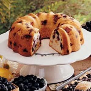  Freshly picked blueberries and juicy peaches are the stars of this stunning pound cake.