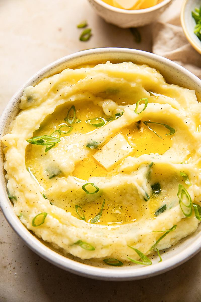  Get cozy with a bowl of perfectly seasoned mashed potatoes!