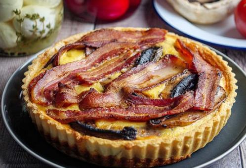  Get ready to brunch in style with this quiche.