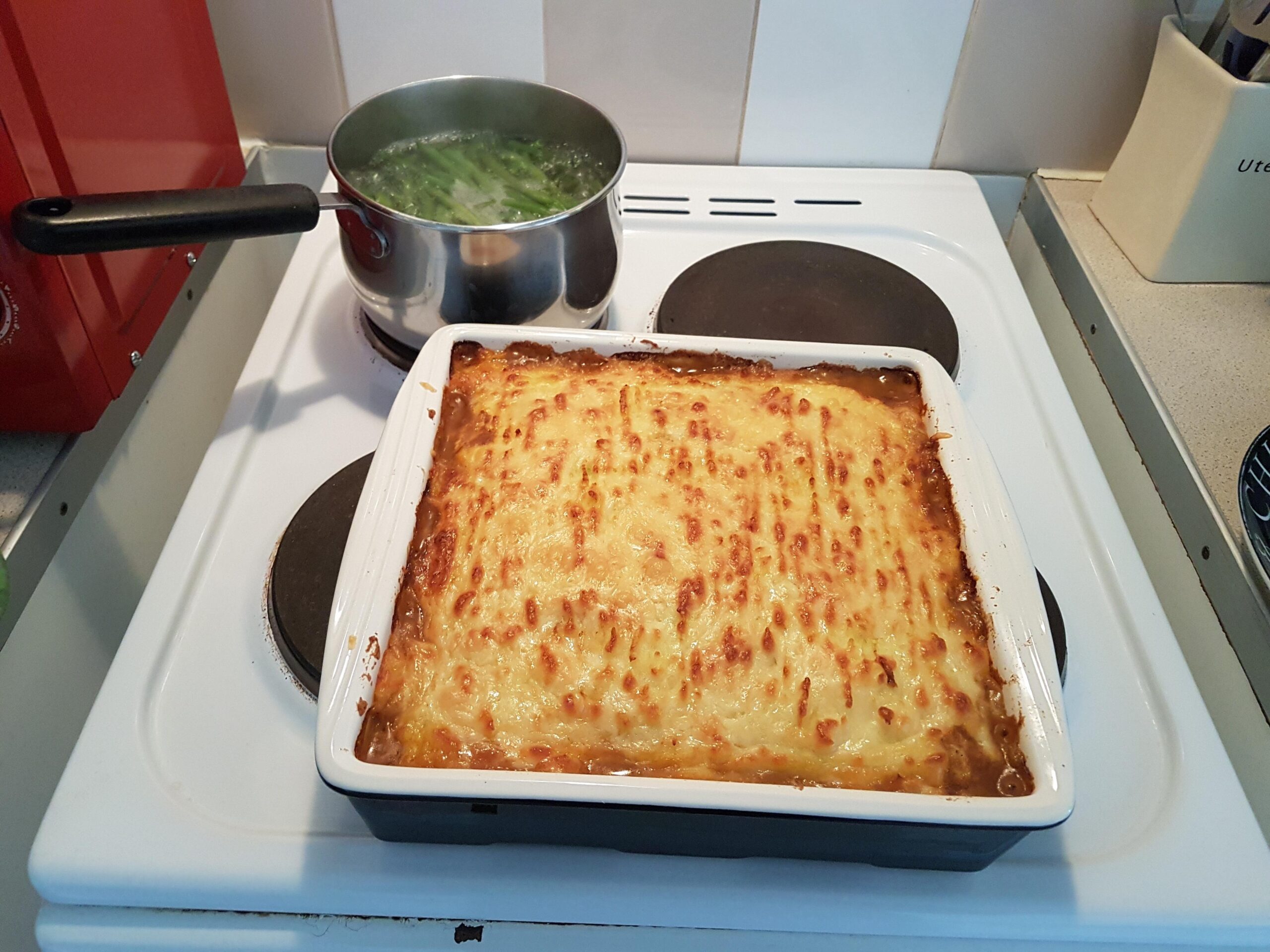  Get ready to enjoy a classic and comforting English Cottage Pie.