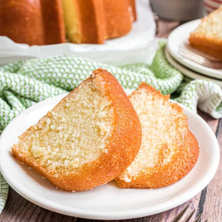  Get your bake on with a 7-Up pound cake!