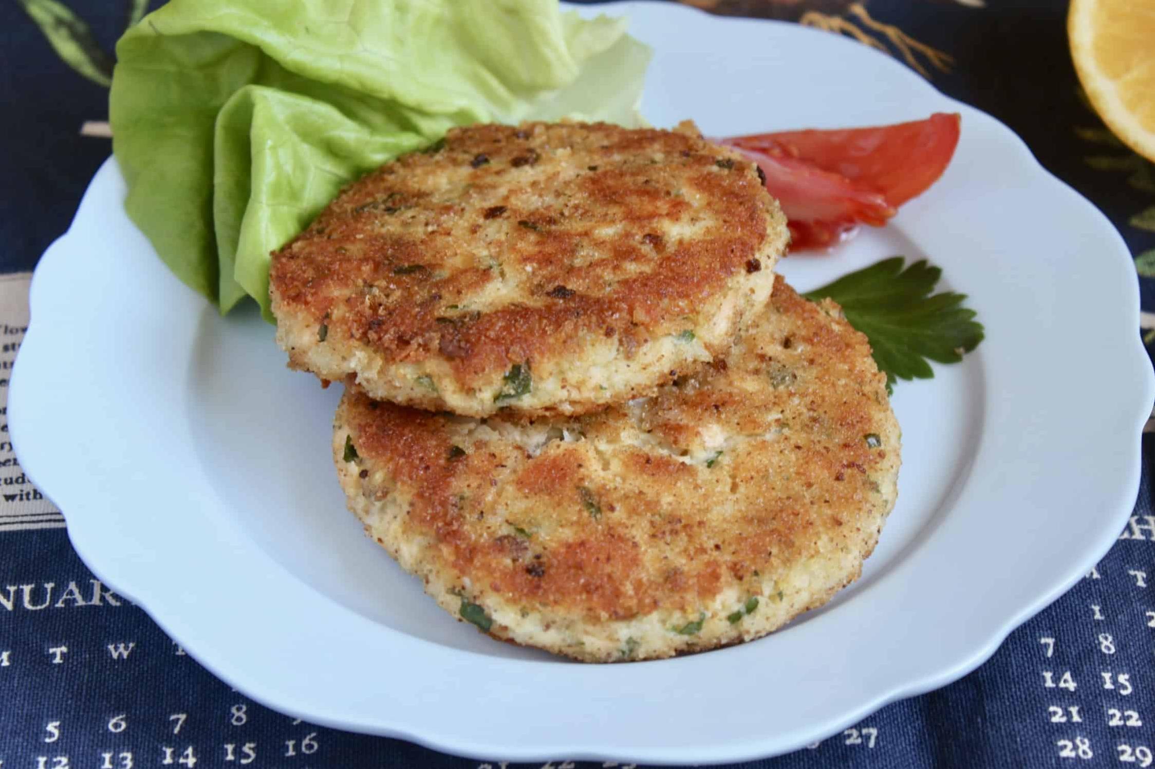  Have a taste of Ireland with these flavorful salmon cakes.