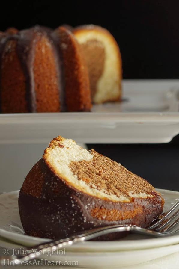  Hershey syrup adds the perfect touch of sweetness to this pound cake. 😋