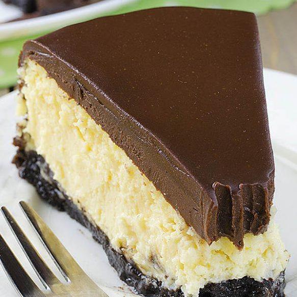  If you're a fan of Baileys, you'll love this velvety cheesecake with its boozy twist. 🍸