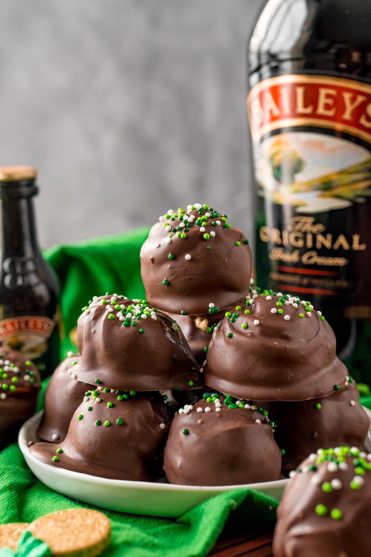  Impress your friends and family with these delicious and easy-to-make Irish Cream Balls.