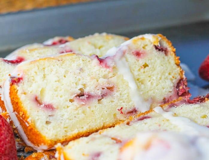  Impress your guests with a gorgeous Strawberry Yogurt Pound Cake centerpiece