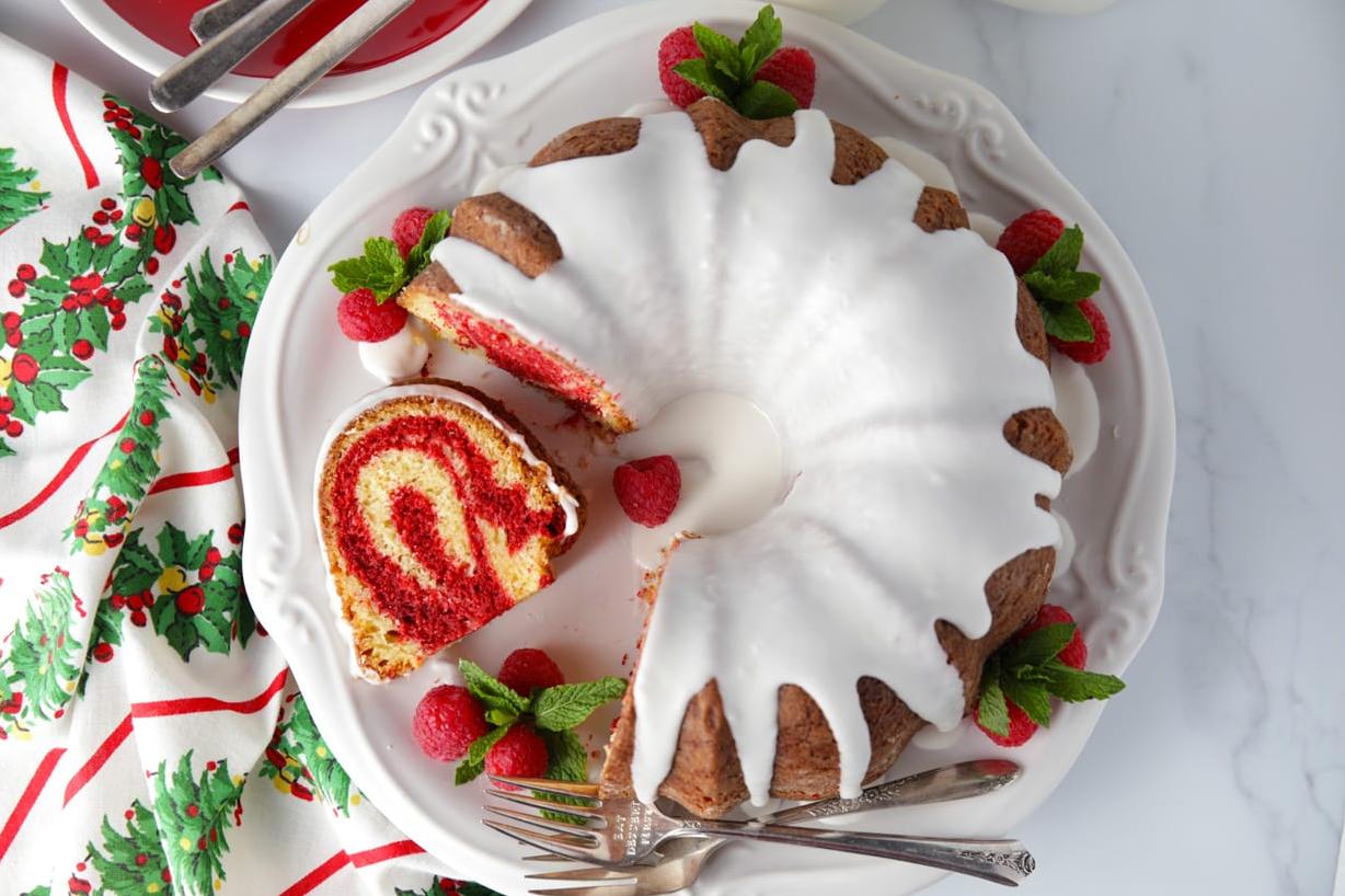  Indulge in a slice of my Holiday Pound Cake, packed with festive flavors and aromas.