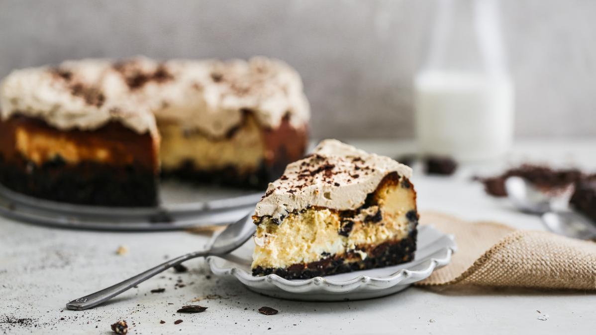 Delicious Irish Cream Chocolate Chip Cheesecake Recipe