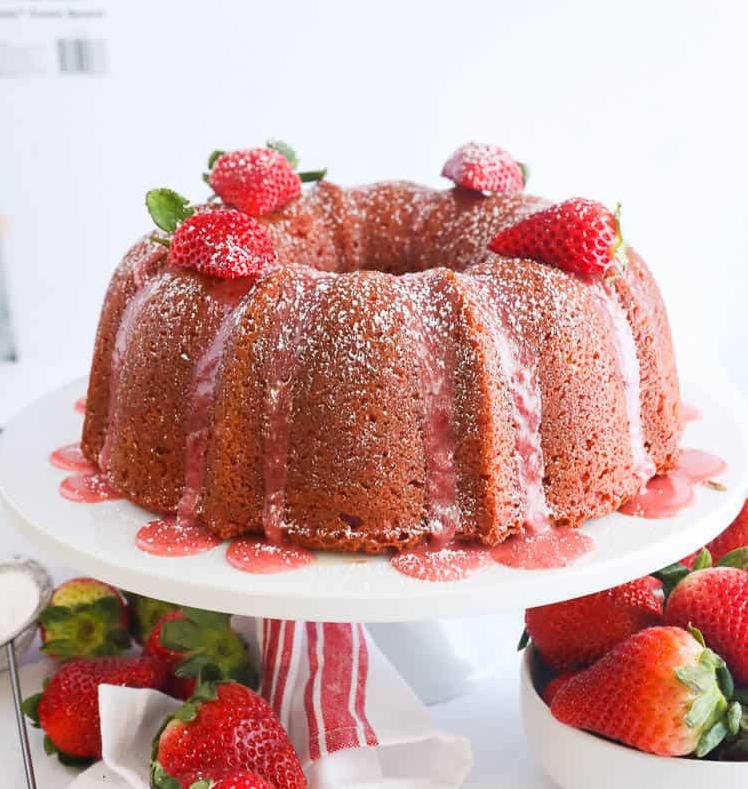  It's strawberry season, which calls for a fresh and delicious Strawberry Pound Cake!