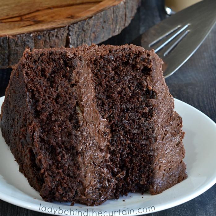  Layers of chocolate cake, creamy frosting, and a boozy kick make this Irish dream cake a true delight.