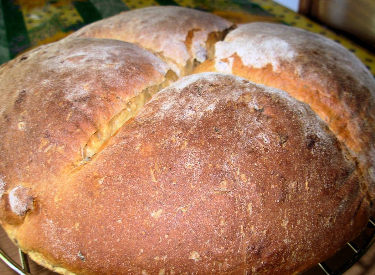  Make your kitchen smell like a bakery with this simple Freckle Bread recipe.