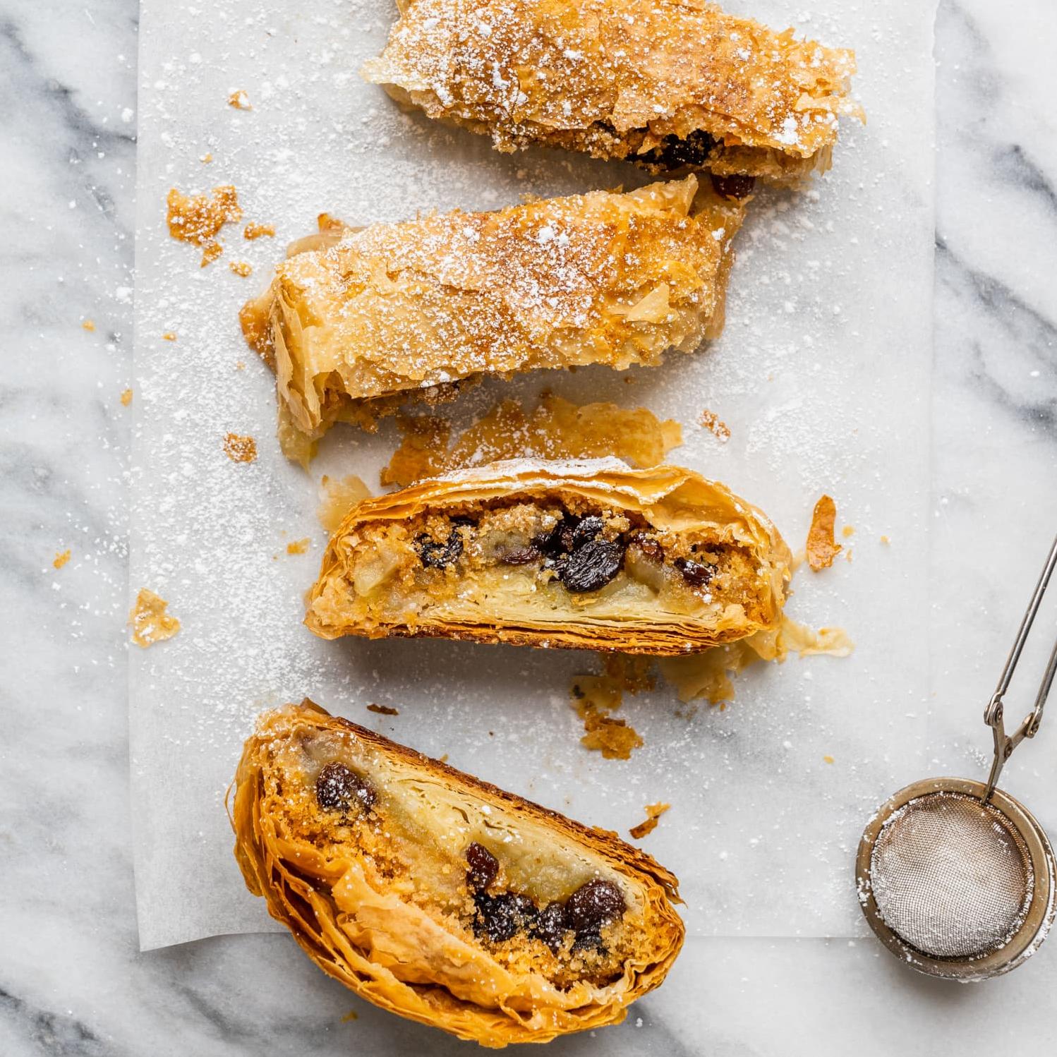  One bite of our apple strudel and you'll feel like you're in a quaint British bakery. 😍