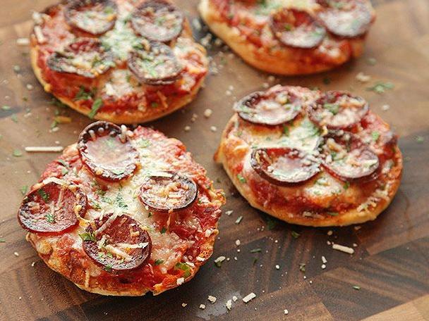 Delicious Pepperoni English Muffin Pizzas Recipe