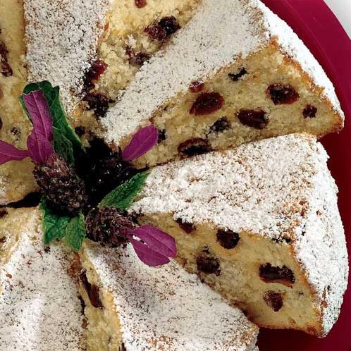  Satisfy your sweet tooth with this delicious Raisin Honey Pound Cake!