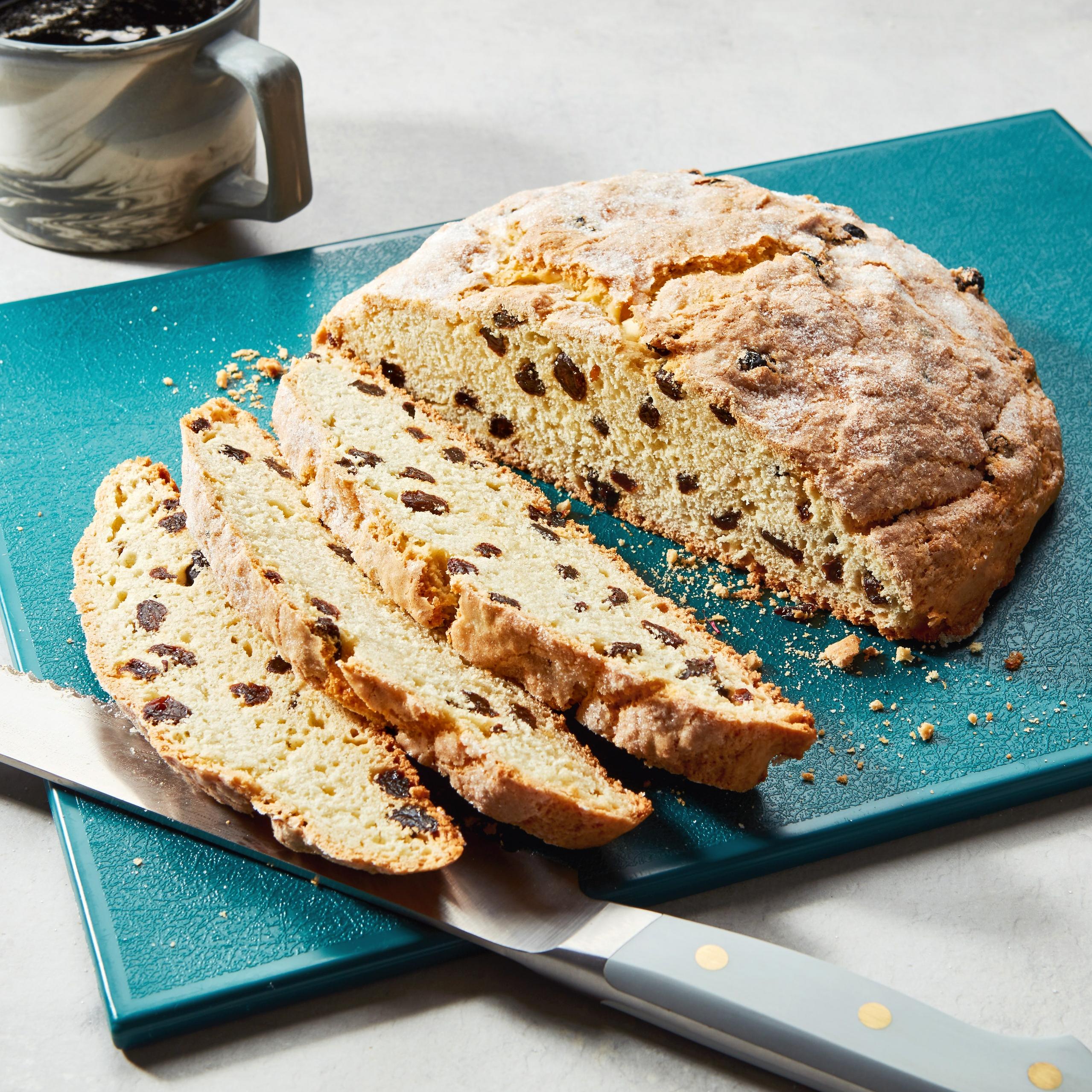  Savor the nostalgic aroma of homemade bread throughout your kitchen.