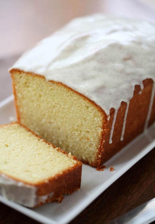  Say goodbye to store-bought cakes and make this Vanilla Bean Pound Cake from scratch!