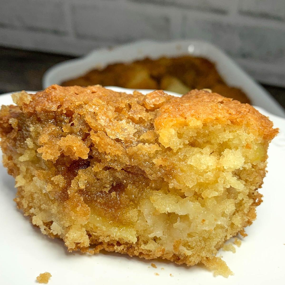  Say hello to the ultimate comfort food – the English Apple Cinnamon Coffee Cake.