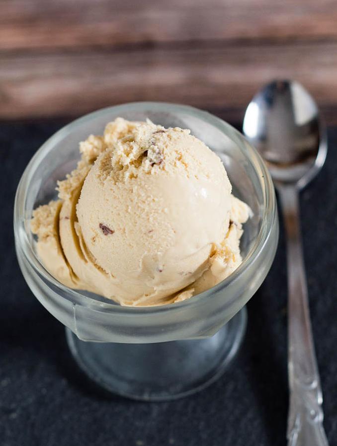  Scoops of creamy Irish ice cream, served with a generous drizzle of chocolate sauce
