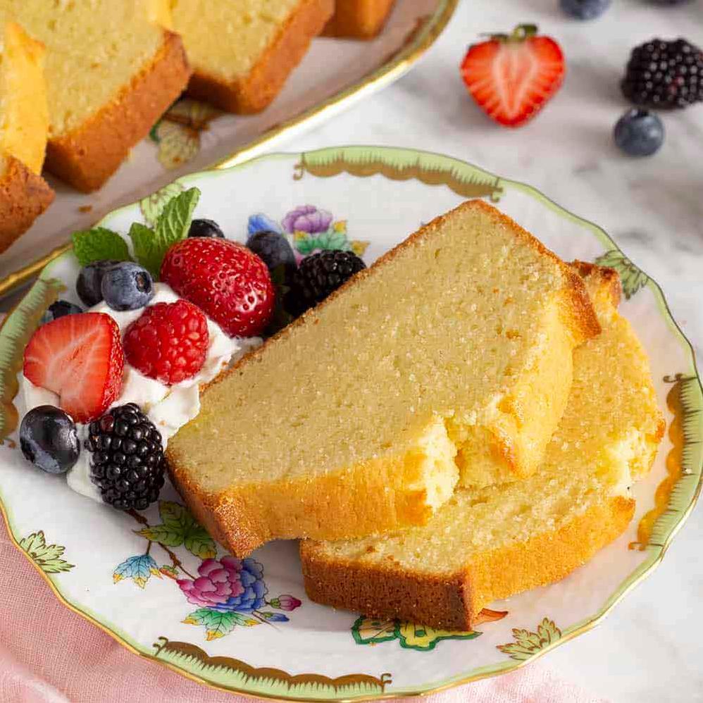  Simple yet elegant, this cake is a crowd-pleaser