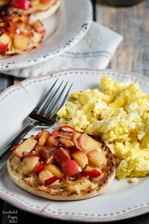  Sweet and Savory: The perfect combination in every bite of these English muffins with cheese and apple.