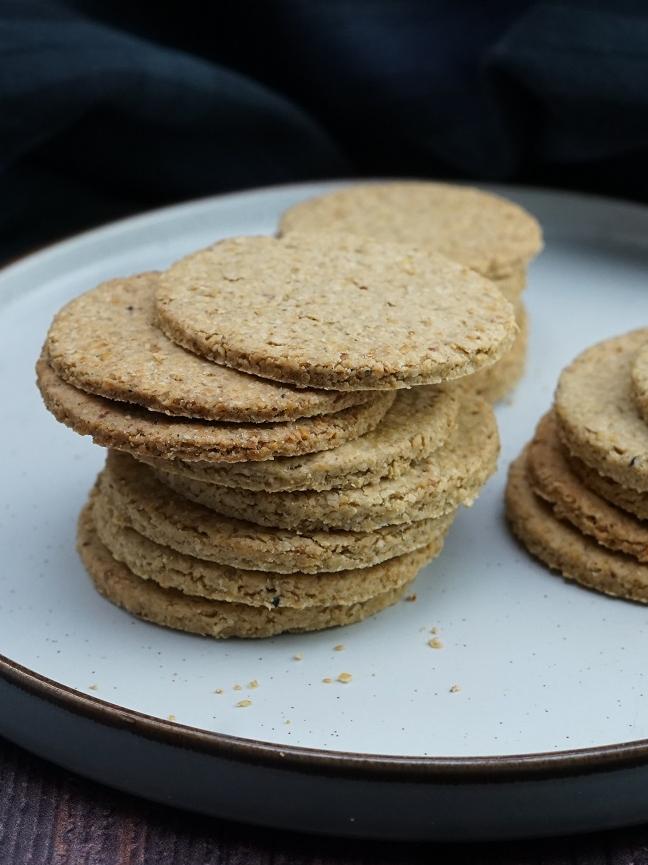  The golden brown cookies have a satisfyingly crumbly texture and are bursting with the flavors of oats, butter, and brown sugar.