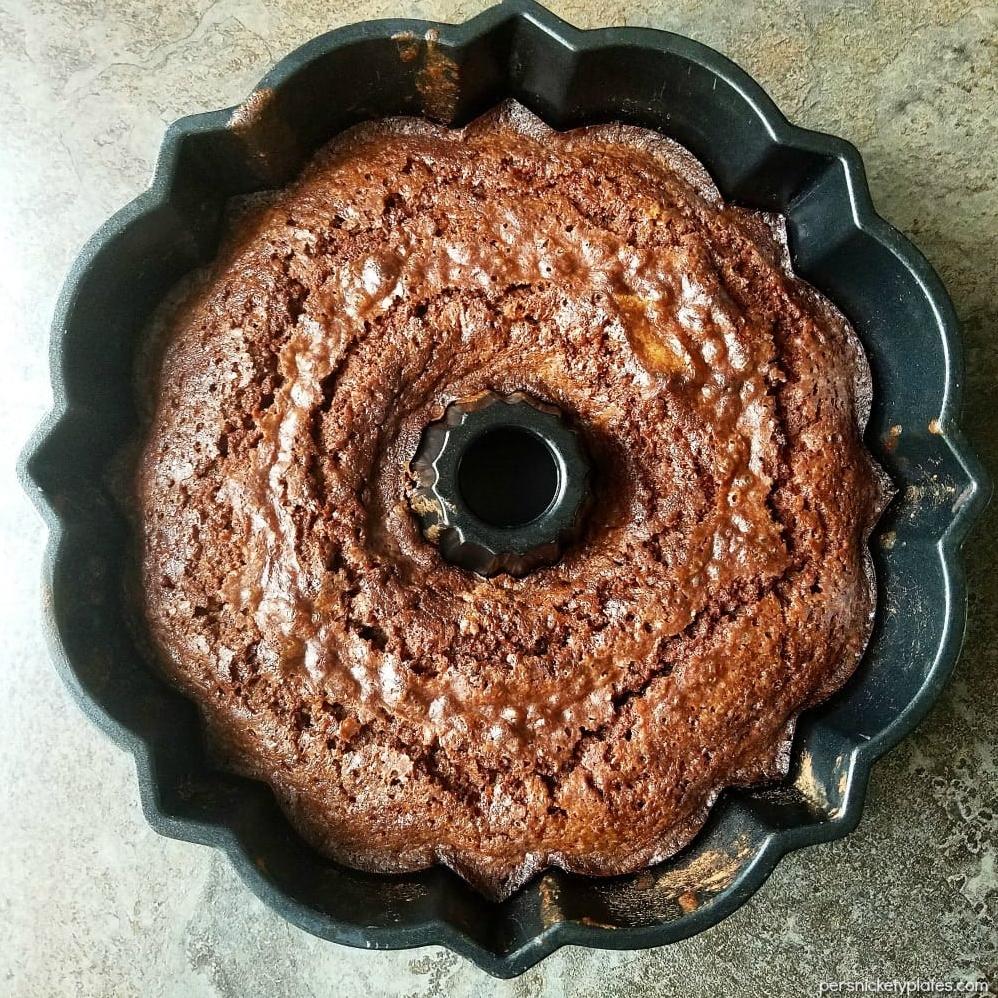  The perfect combination of sweet and fizzy: 7-UP chocolate chip pound cake!