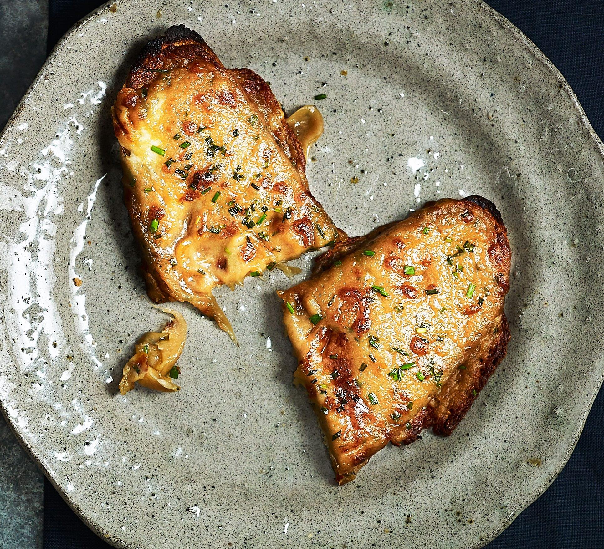  The star of the dish: melted, gooey, savory cheese on toast