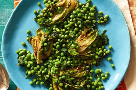  The tender, fresh peas emanate a bright aroma.