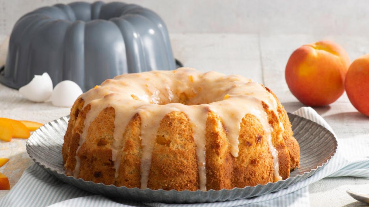  The ultimate summer treat: moist and fluffy pound cake.