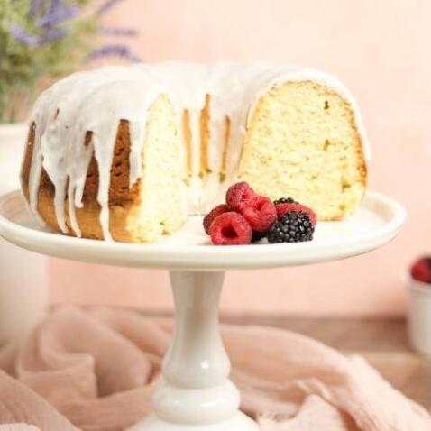  This cake is the perfect blend of sweet and tangy.