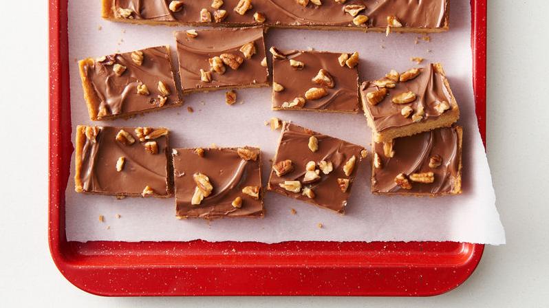  This chocolate bar toffee is a dreamy delight for any chocoholic.