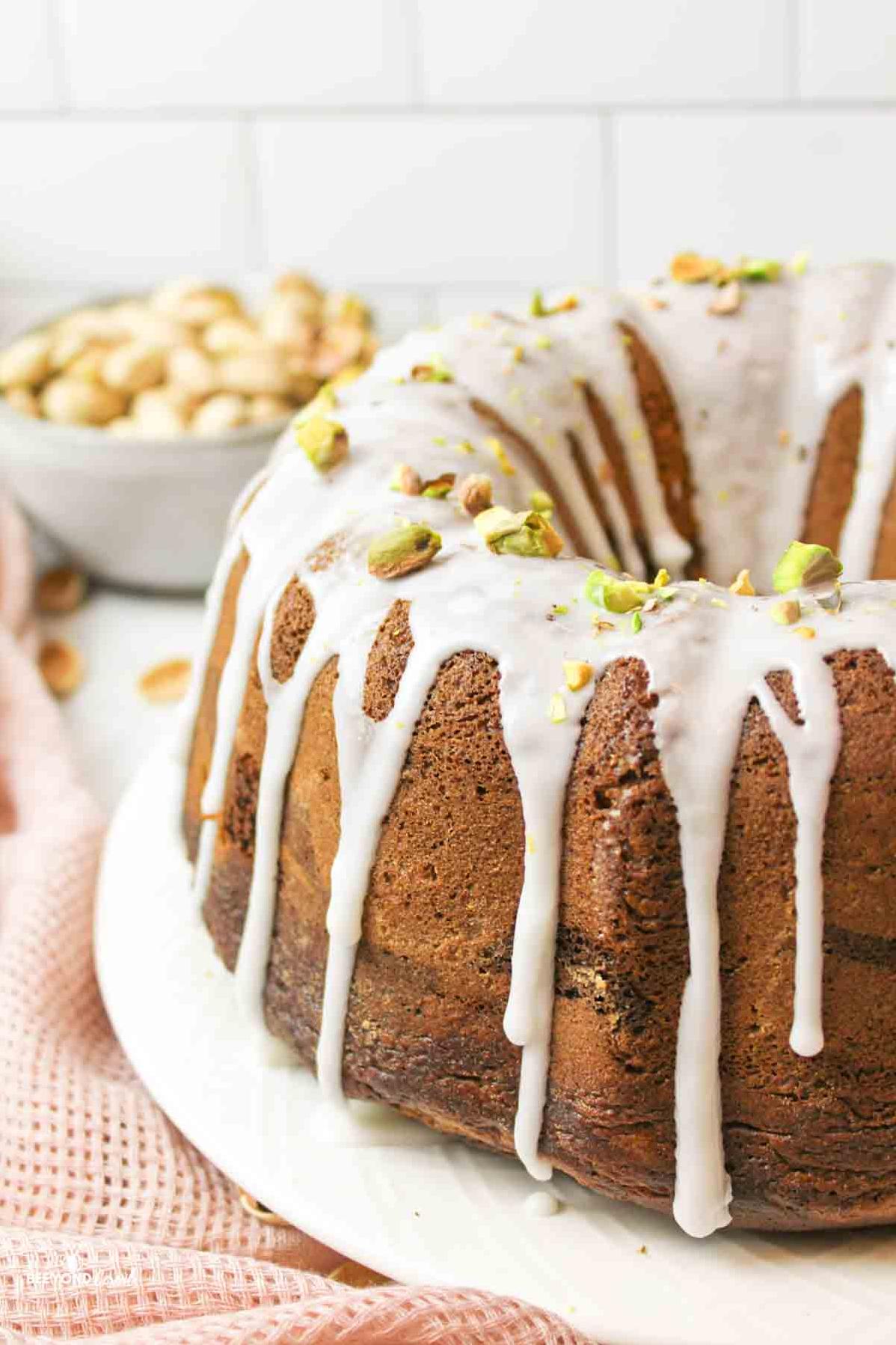  Top off this cake with a delicious and crunchy chocolate pistachio glaze