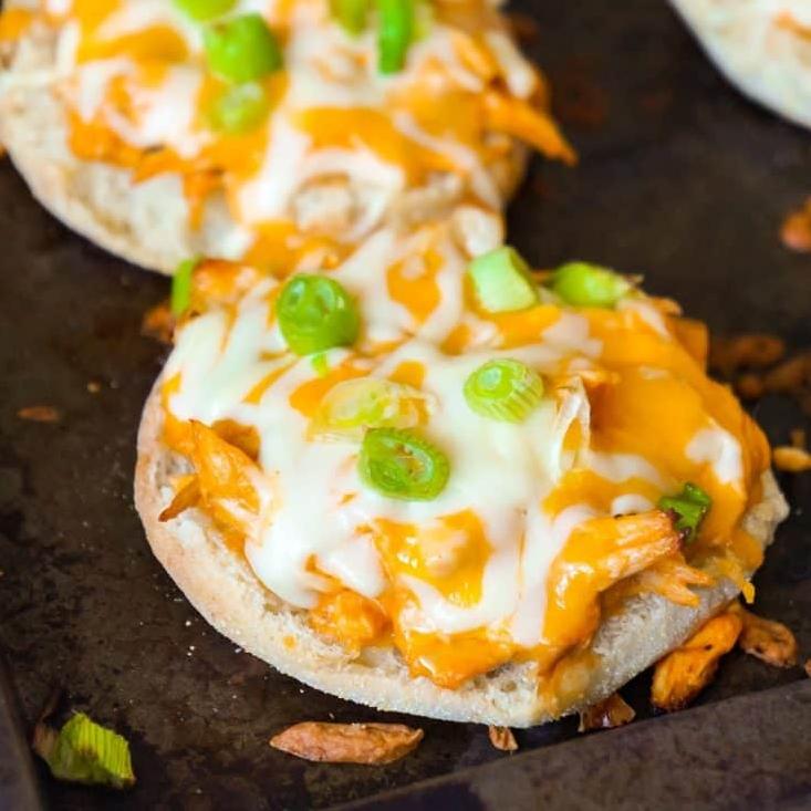  With a crispy English muffin base, and a cheesy chicken filling, this recipe is a surefire hit.